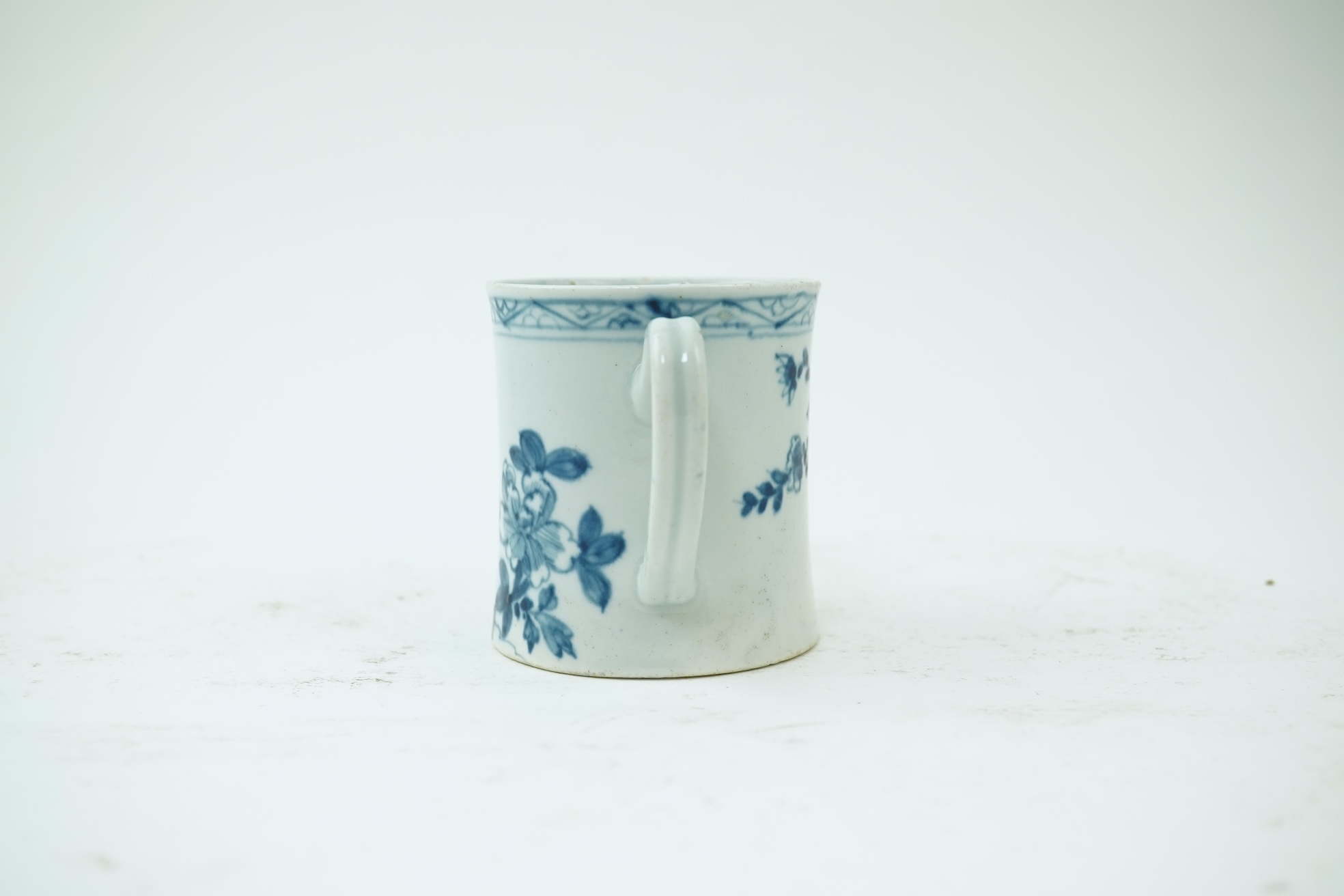 A Worcester blue and white scratch cross type mug or can decorated with the Zig-Zag Fence pattern, c.1753-1756